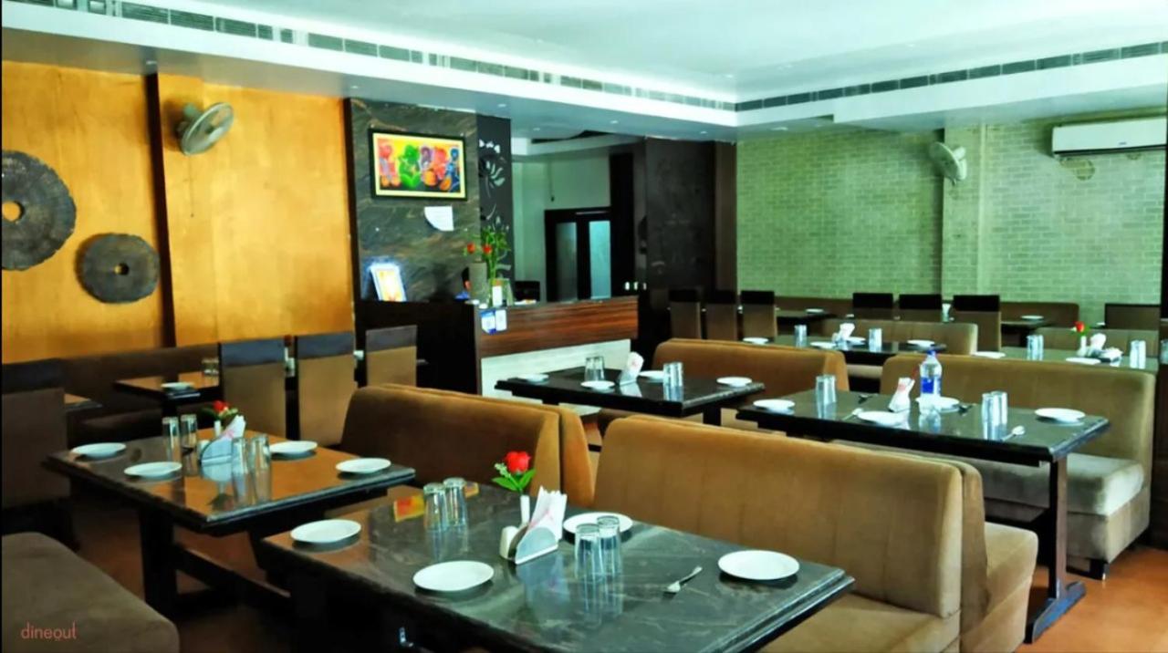 Babian Inn Lucknow Buitenkant foto